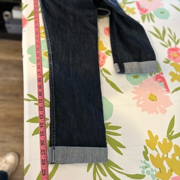 Hudson Jeans Bacara Cropped
Straight Cuffed size 28 - Picture 8 of 11